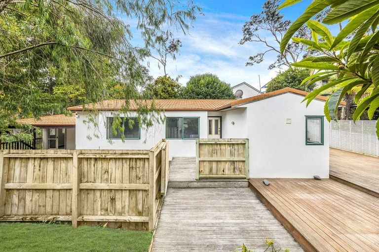 Photo of property in 2/21 Contessa Drive, Glenfield, Auckland, 0629