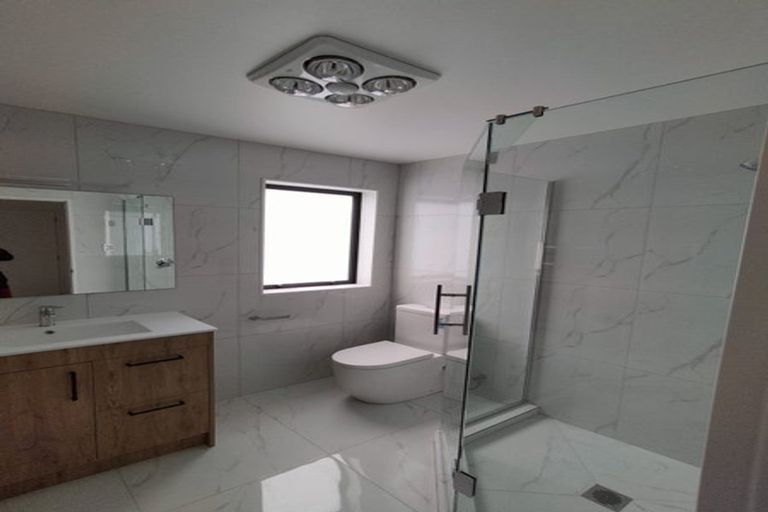 Photo of property in 1 Korokio Lane, Henderson, Auckland, 0612