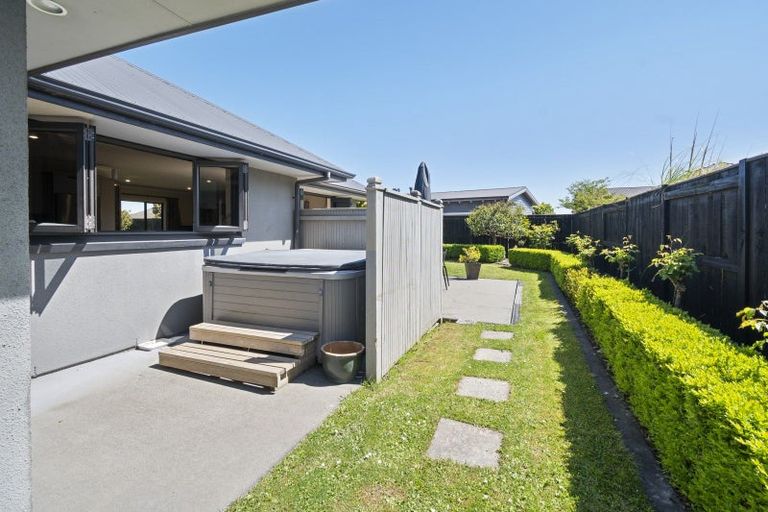 Photo of property in 5 Rodeo Drive, Kelvin Grove, Palmerston North, 4414