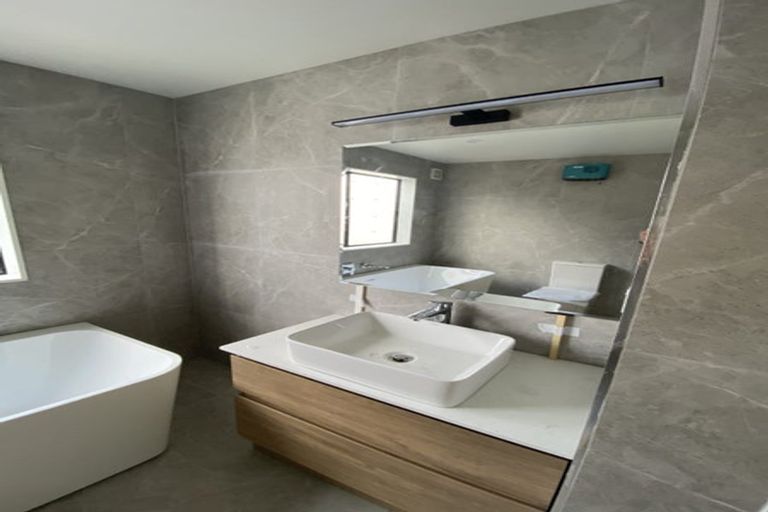 Photo of property in 36d Eastern Beach Road, Bucklands Beach, Auckland, 2012