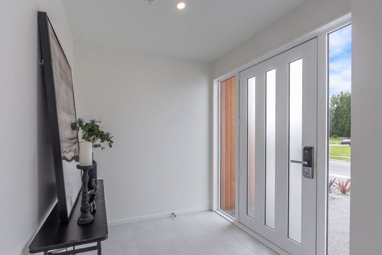 Photo of property in 23 Irvines Track, Halswell, Christchurch, 8025