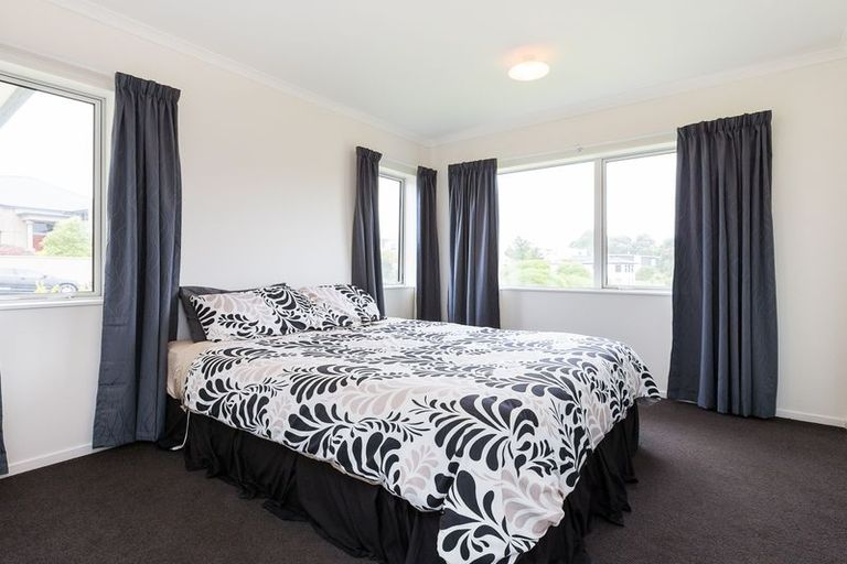 Photo of property in 14 Willowstream Grove, Cloverlea, Palmerston North, 4412