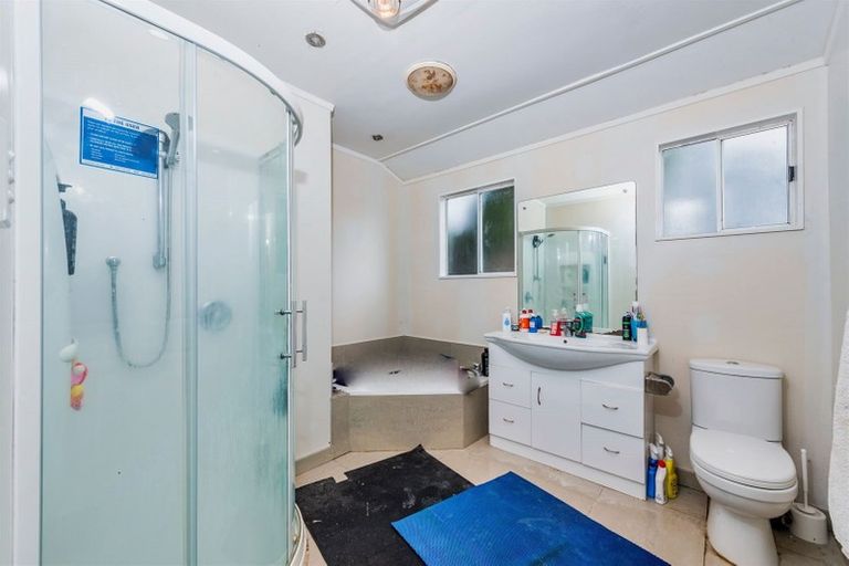 Photo of property in 329 Don Buck Road, Massey, Auckland, 0614