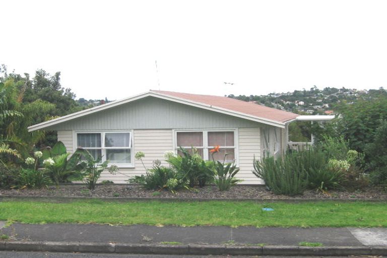 Photo of property in 26 Valley View Road, Glenfield, Auckland, 0629