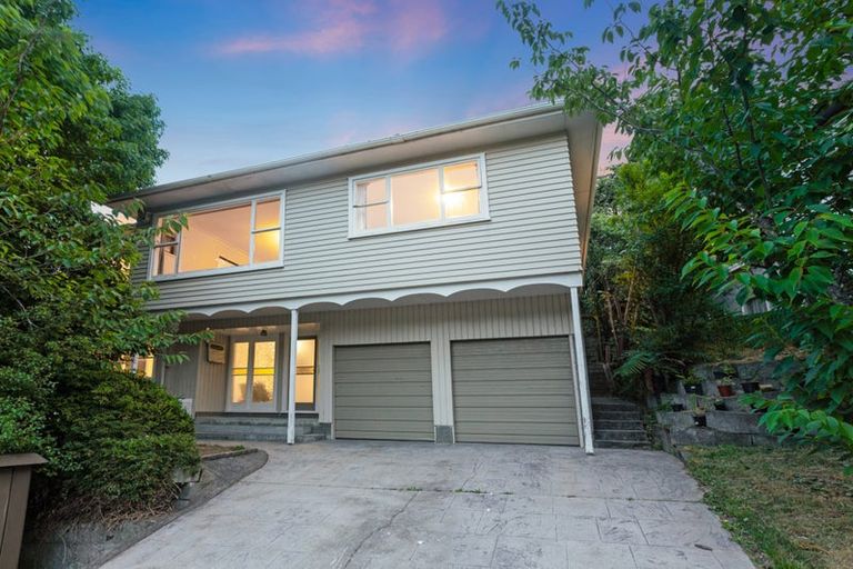 Photo of property in 5 Fyvie Avenue, Tawa, Wellington, 5028