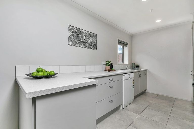 Photo of property in 16/13 Kaihu Street, Northcote, Auckland, 0627