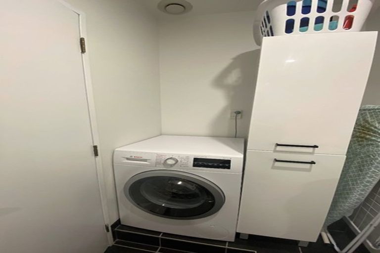 Photo of property in Stadium Garden Flats, 319/107 Thorndon Quay, Pipitea, Wellington, 6011