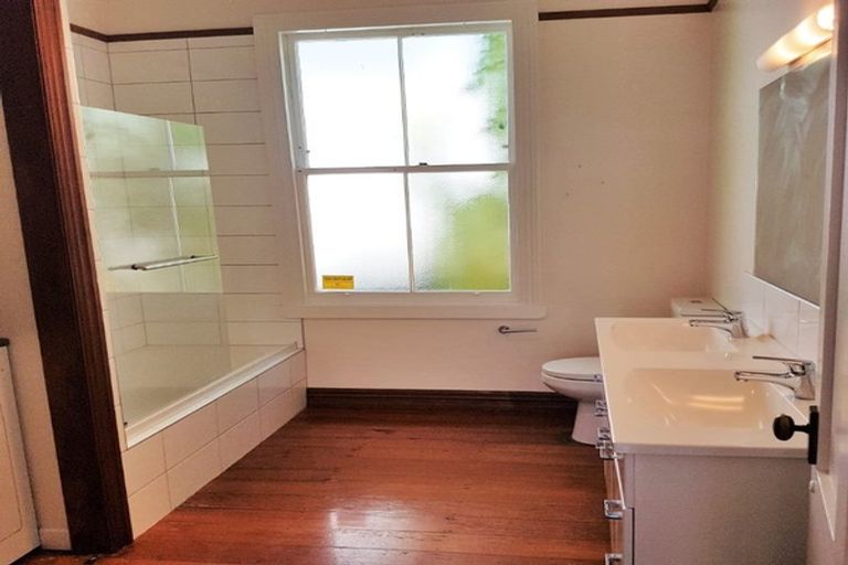 Photo of property in 1/12 Roslyn Terrace, Devonport, Auckland, 0624