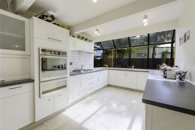 Photo of property in 105 Gardiners Road, Harewood, Christchurch, 8051