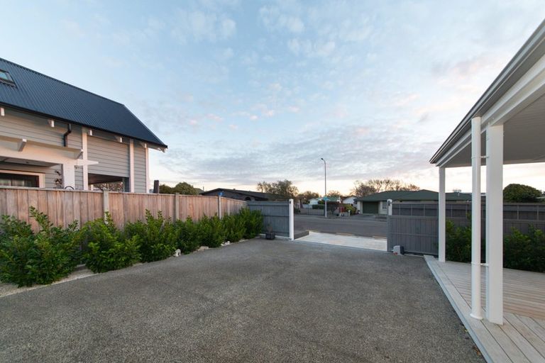 Photo of property in 3 Colombo Street, Palmerston North, 4410