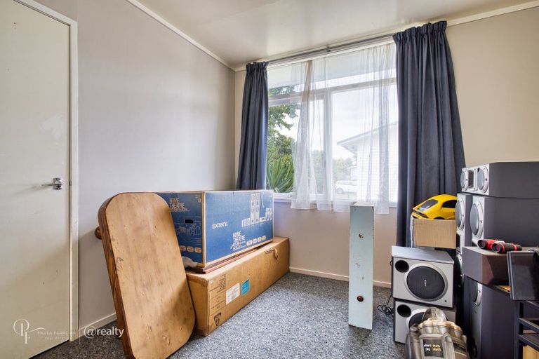 Photo of property in 6 Alamein Place, Pukekohe, 2120