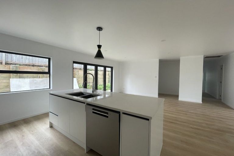 Photo of property in 103 Rangeview Road, Sunnyvale, Auckland, 0612