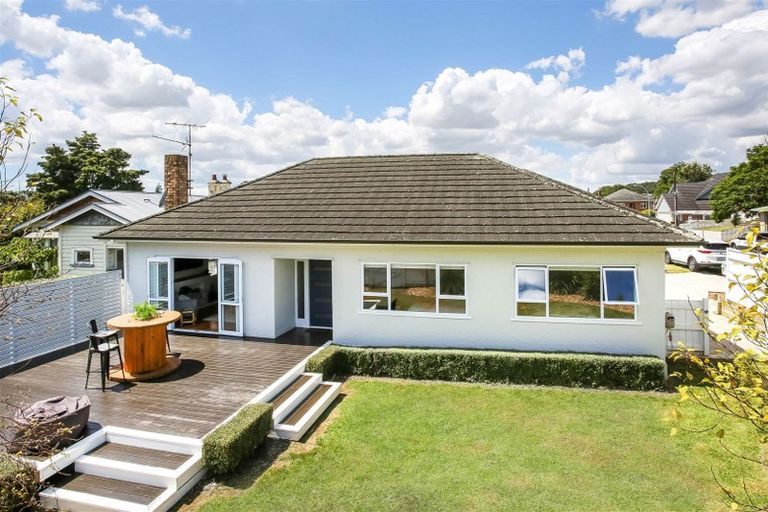 Photo of property in 2 Hamilton Place, Pukekohe, 2120