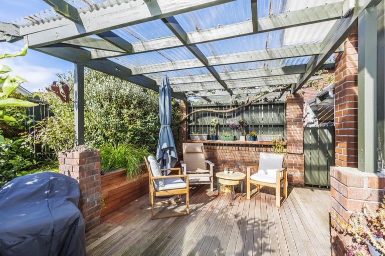 Photo of property in 32 Kinloch Place, Papakowhai, Porirua, 5024