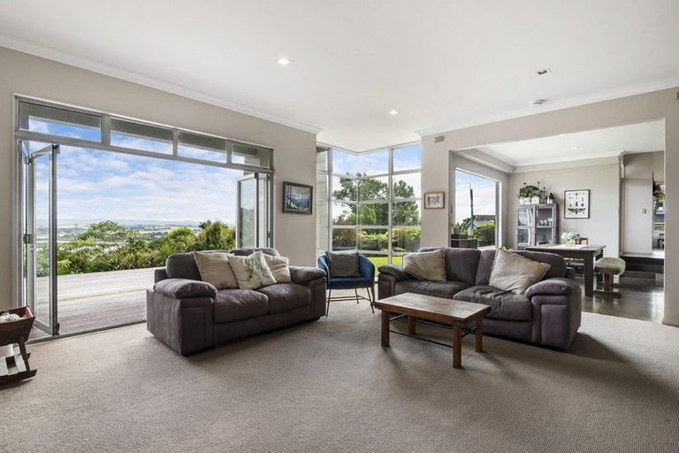 Photo of property in 5 Chatham Avenue, Paremoremo, Auckland, 0632