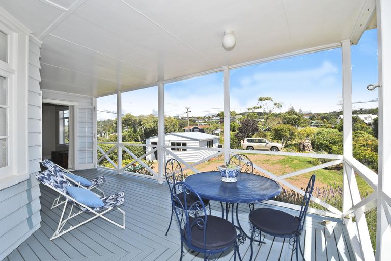 Photo of property in 1 Penguin Street, Leigh, 0985