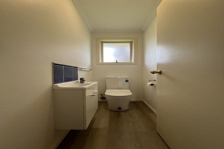 Photo of property in 38 Matija Place, Red Beach, 0932