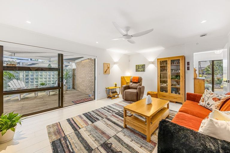 Photo of property in 9 Westpark Drive, West Harbour, Auckland, 0618