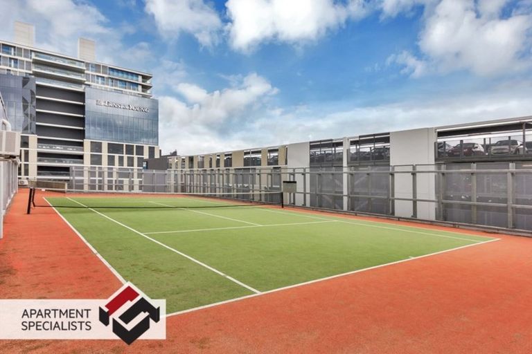 Photo of property in 30 Beach Road, Te Atatu Peninsula, Auckland, 0610