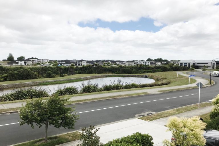Photo of property in 28 Bayvista Drive, Karaka, Papakura, 2113