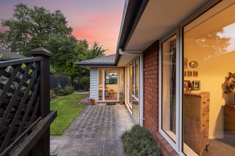 Photo of property in 2/66 Hounslow Street, Ilam, Christchurch, 8041