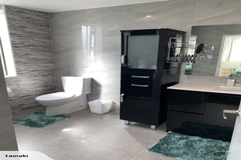 Photo of property in 2/31 Kenderdine Road, Papatoetoe, Auckland, 2025