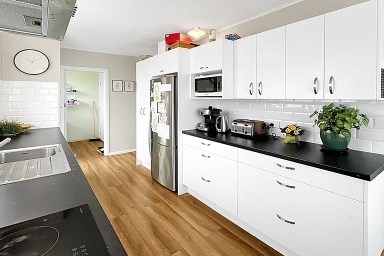 Photo of property in 1 Firth Place, Awapuni, Palmerston North, 4412