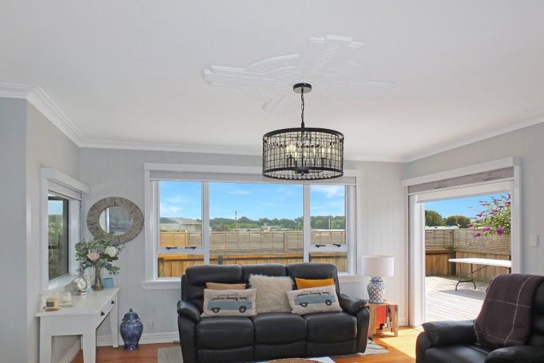 Photo of property in 35 Nash Parade, Foxton Beach, Foxton, 4815