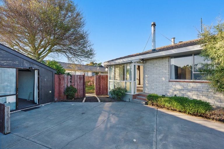 Photo of property in 2/19 Leonie Place, Aranui, Christchurch, 8061