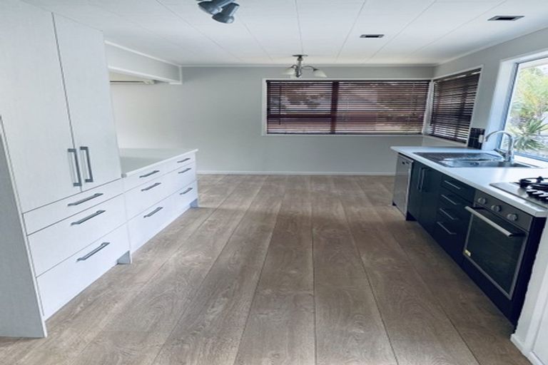 Photo of property in 23 Gibbs Crescent, Red Hill, Papakura, 2110