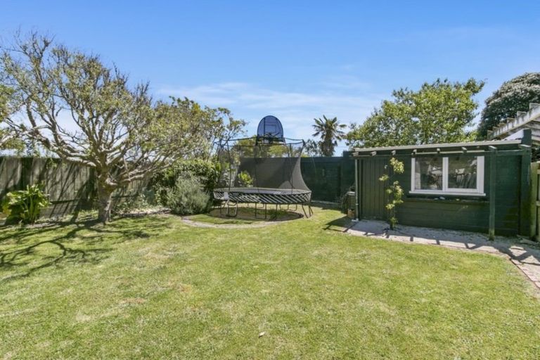 Photo of property in 36 Oroua Street, Eastbourne, Lower Hutt, 5013