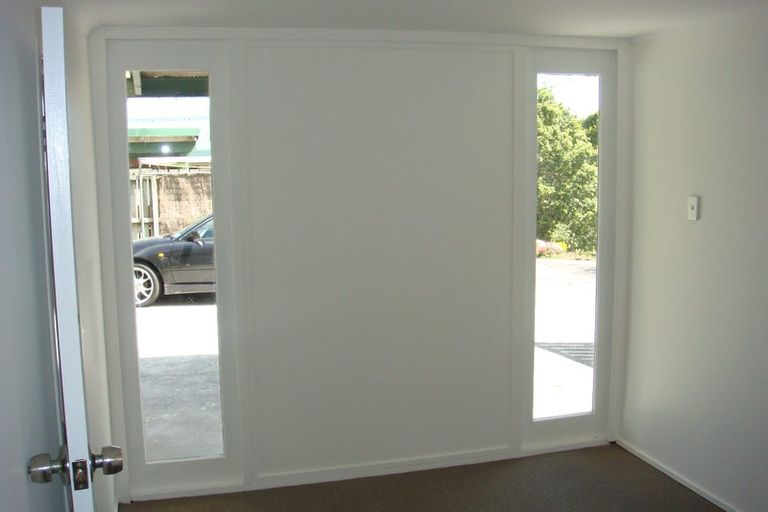 Photo of property in 20 Serwayne Place, Sunnyvale, Auckland, 0612