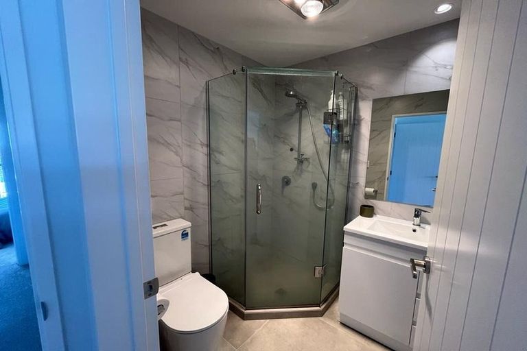 Photo of property in 4/60 Highland Drive, Highland Park, Auckland, 2010