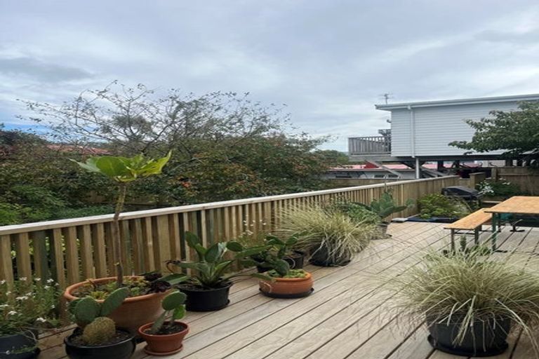 Photo of property in 136 Russell Terrace, Berhampore, Wellington, 6023