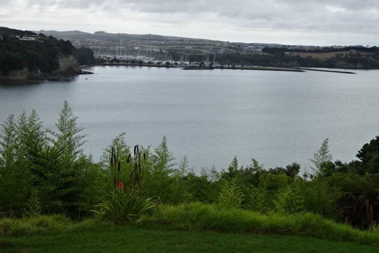 Photo of property in 83 Tiri Road, Tindalls Beach, Whangaparaoa, 0930