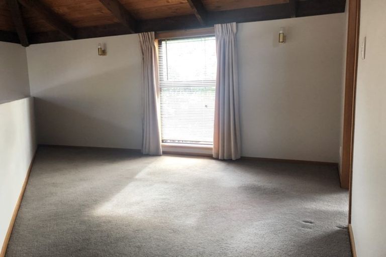 Photo of property in 2/69 Saddleback Rise, Murrays Bay, Auckland, 0630