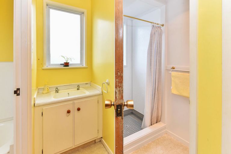 Photo of property in 22 Cheam Place, Pakuranga Heights, Auckland, 2010