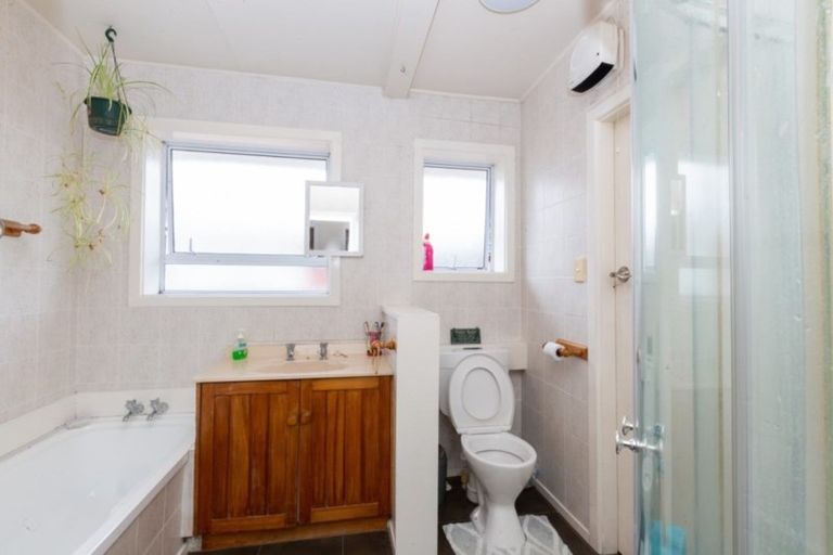 Photo of property in 25 Dunstan Crescent, Hornby, Christchurch, 8042