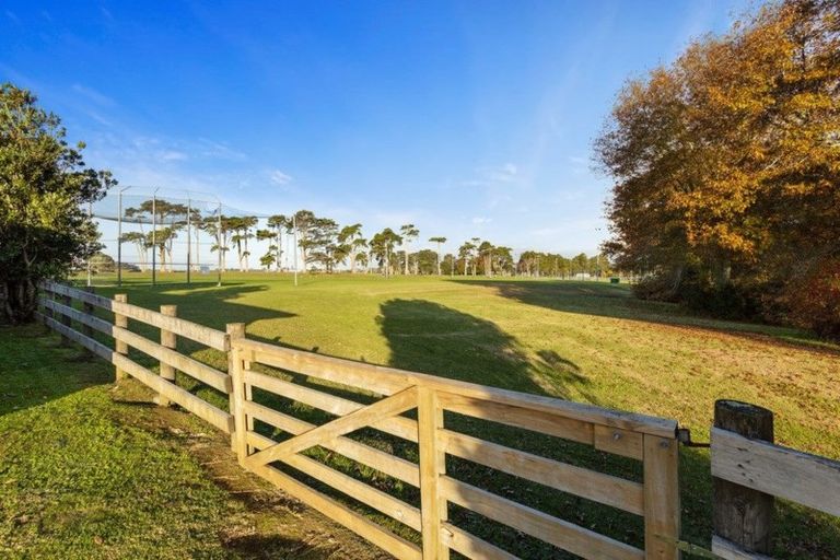 Photo of property in 14 Stonedge Lane, Rosedale, Auckland, 0632