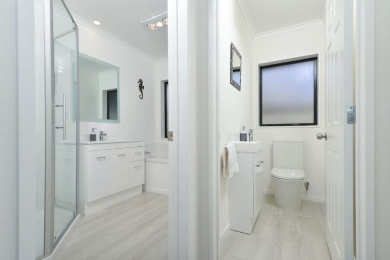 Photo of property in 4 Mangakoea Place, St Andrews, Hamilton, 3200