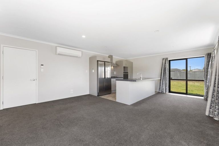 Photo of property in 4 Sandown Crescent, Aranui, Christchurch, 8061