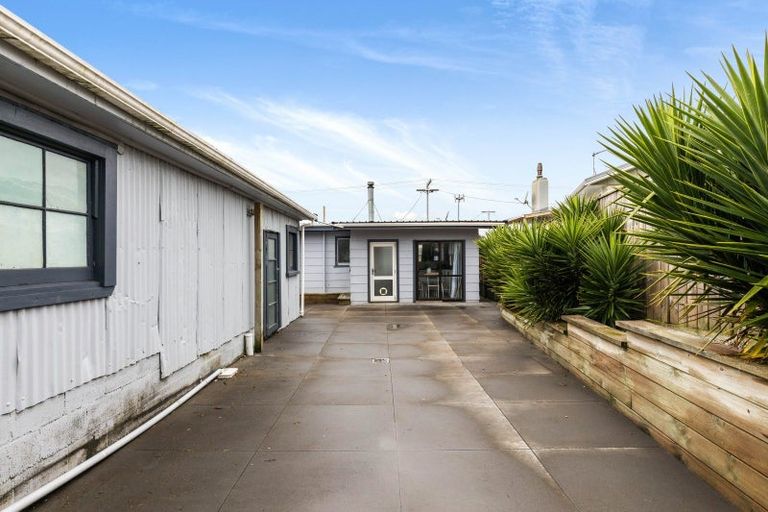 Photo of property in 69 Domett Street, Waitara, 4320