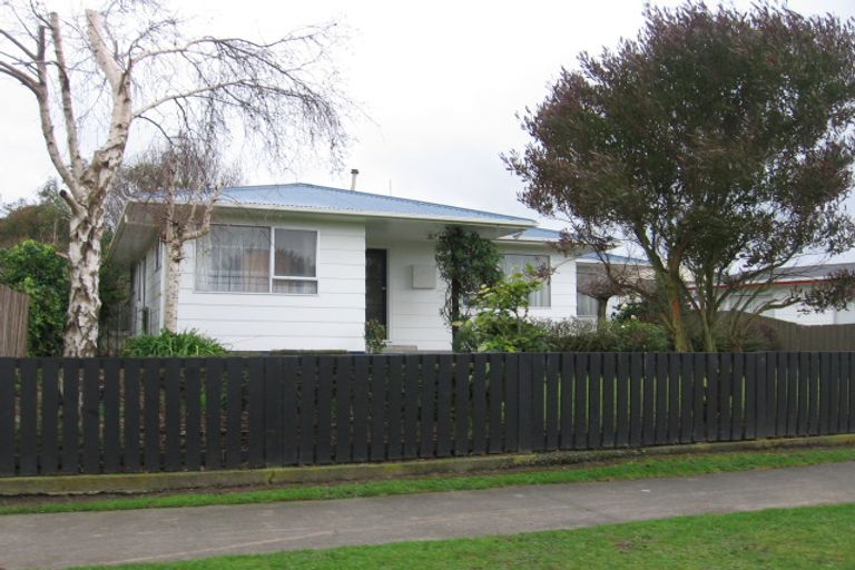 Photo of property in 35 Rhodes Drive, Kelvin Grove, Palmerston North, 4414
