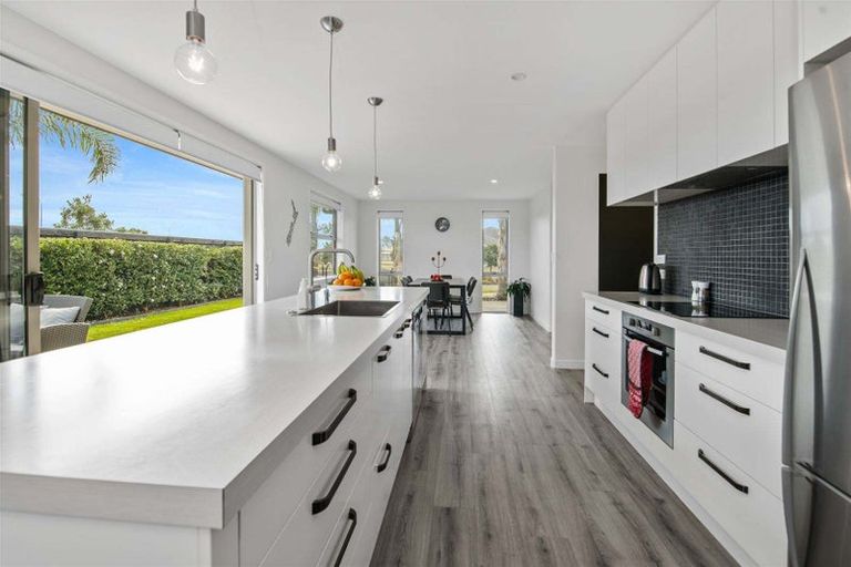 Photo of property in 120 The Boulevard, Papamoa Beach, Papamoa, 3118