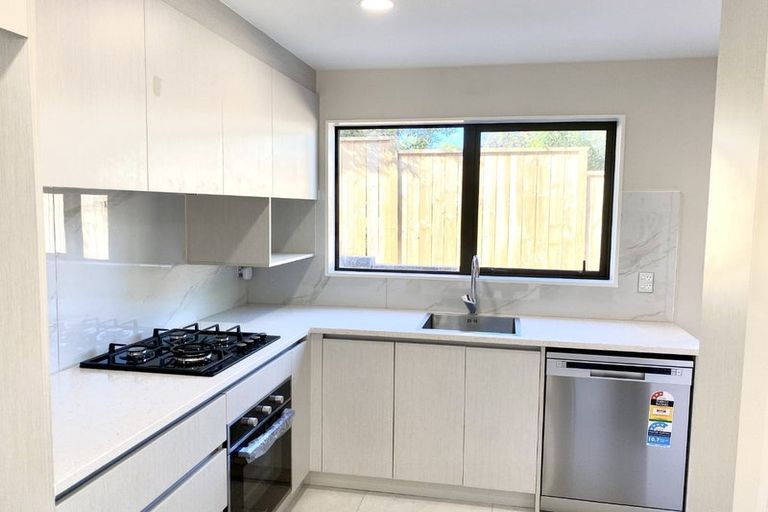 Photo of property in 8/36 Santiago Crescent, Unsworth Heights, Auckland, 0632