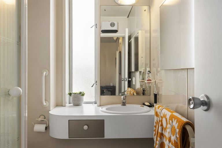 Photo of property in Jellicoe Towers, 191 The Terrace, Wellington Central, Wellington, 6011