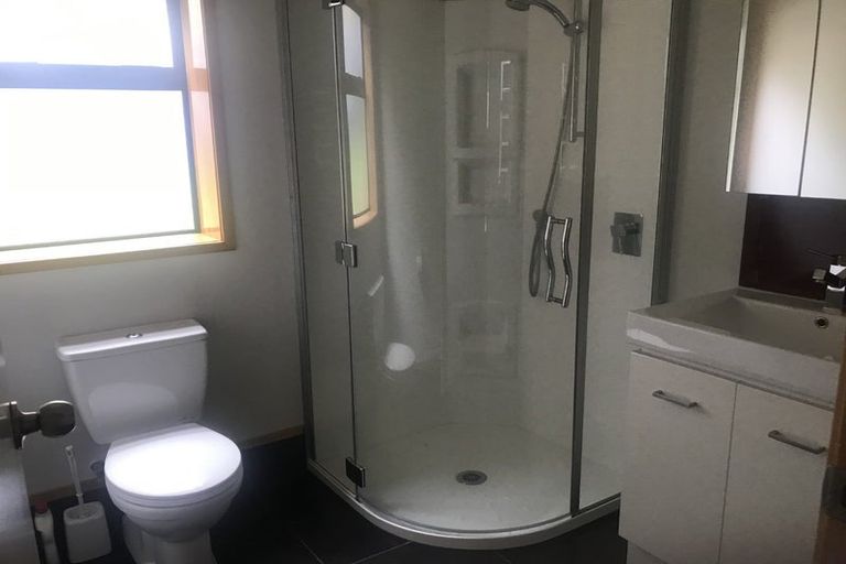 Photo of property in 123 Luckens Road, West Harbour, Auckland, 0618