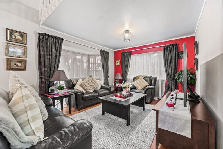 Photo of property in 52a Rua Road, Glen Eden, Auckland, 0602