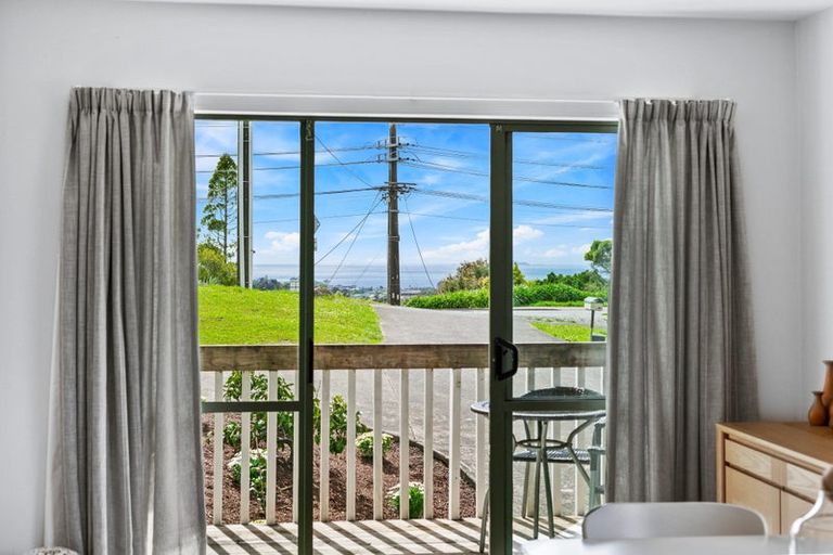Photo of property in 1/1032 East Coast Road, Fairview Heights, Auckland, 0630