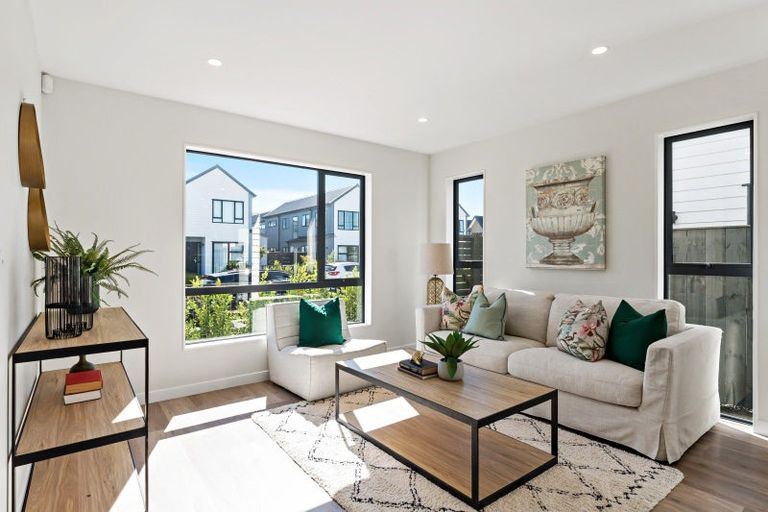 Photo of property in 136 Vintry Drive, Kumeu, 0810